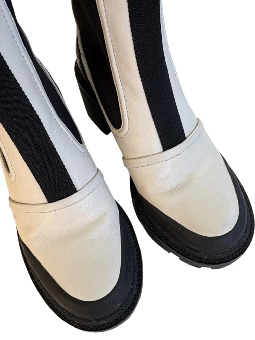 Tory Burch Leather Chelsea Lug Sole Ankle Boots Ivory Black Size 8.5 Retail $428